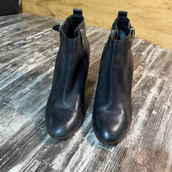 Coach Hewes Black Leather Ankle Boots - Picture 3 of 13